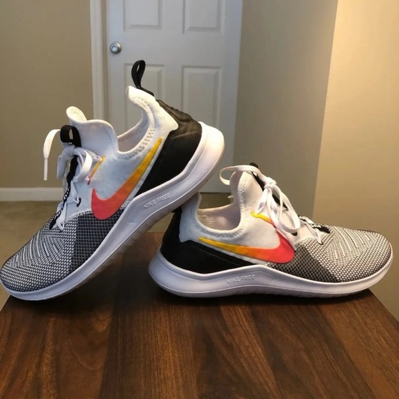 nike free tr8 black laser fuchsia